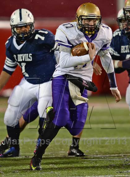 Thumbnail 3 in Huntington vs. Sayville (Section 11 Division 3 Final) photogallery.