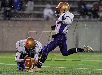 Thumbnail 3 in Huntington vs. Sayville (Section 11 Division 3 Final) photogallery.