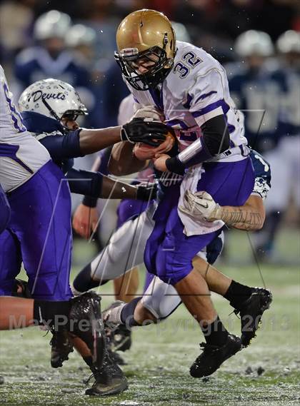 Thumbnail 1 in Huntington vs. Sayville (Section 11 Division 3 Final) photogallery.