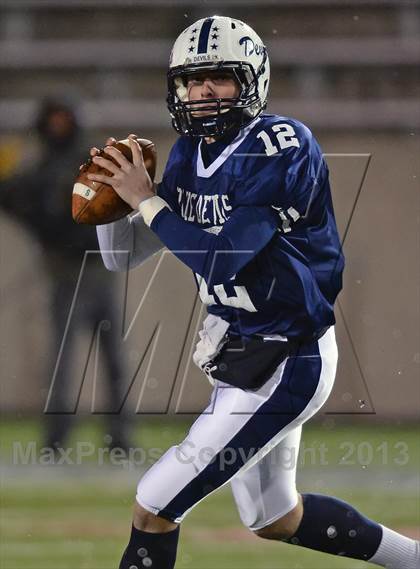 Thumbnail 2 in Huntington vs. Sayville (Section 11 Division 3 Final) photogallery.