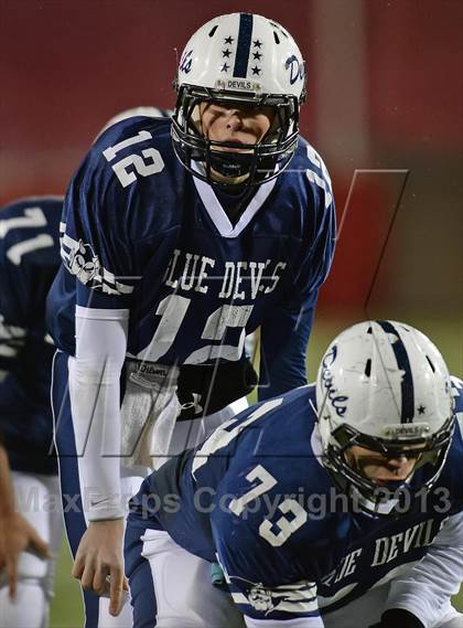 Thumbnail 3 in Huntington vs. Sayville (Section 11 Division 3 Final) photogallery.