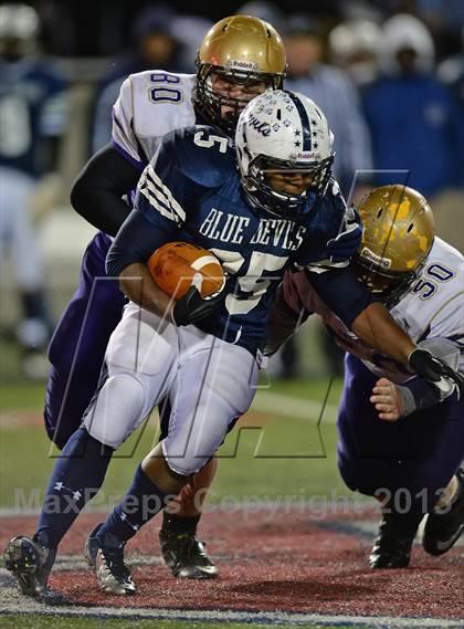 Thumbnail 3 in Huntington vs. Sayville (Section 11 Division 3 Final) photogallery.
