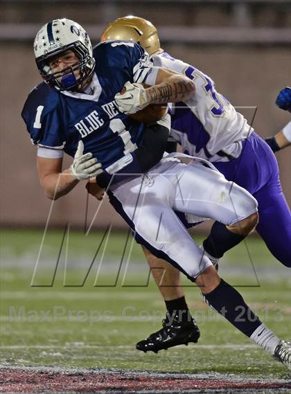 Thumbnail 2 in Huntington vs. Sayville (Section 11 Division 3 Final) photogallery.