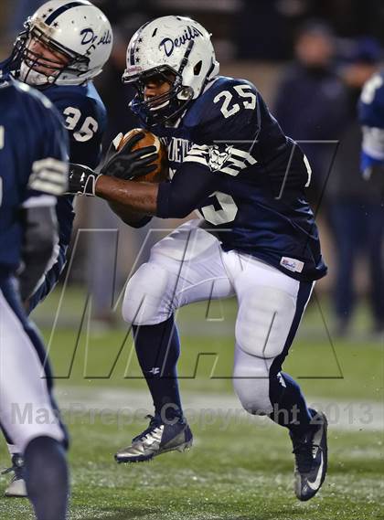 Thumbnail 3 in Huntington vs. Sayville (Section 11 Division 3 Final) photogallery.
