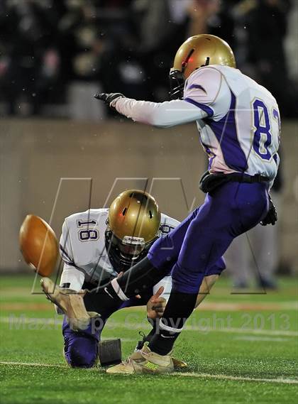 Thumbnail 2 in Huntington vs. Sayville (Section 11 Division 3 Final) photogallery.