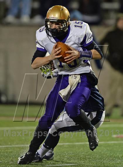 Thumbnail 3 in Huntington vs. Sayville (Section 11 Division 3 Final) photogallery.