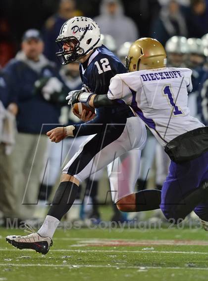 Thumbnail 2 in Huntington vs. Sayville (Section 11 Division 3 Final) photogallery.