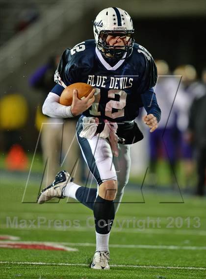 Thumbnail 2 in Huntington vs. Sayville (Section 11 Division 3 Final) photogallery.