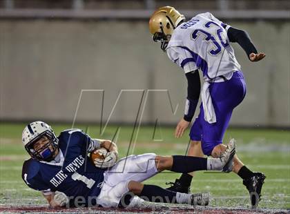 Thumbnail 2 in Huntington vs. Sayville (Section 11 Division 3 Final) photogallery.