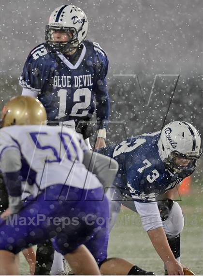 Thumbnail 1 in Huntington vs. Sayville (Section 11 Division 3 Final) photogallery.