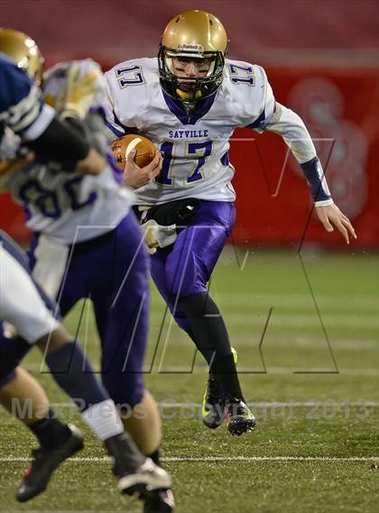 Thumbnail 3 in Huntington vs. Sayville (Section 11 Division 3 Final) photogallery.
