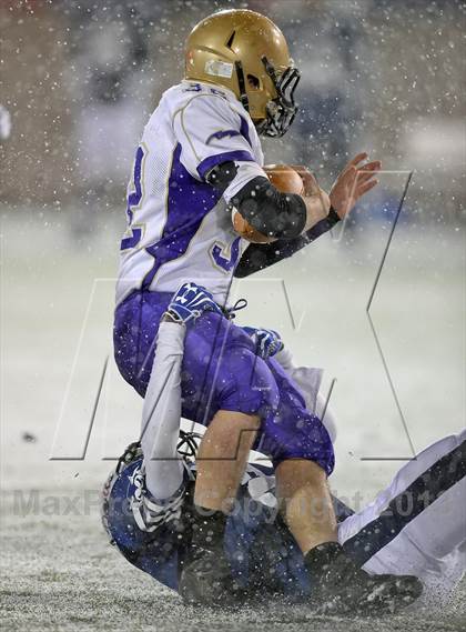 Thumbnail 3 in Huntington vs. Sayville (Section 11 Division 3 Final) photogallery.