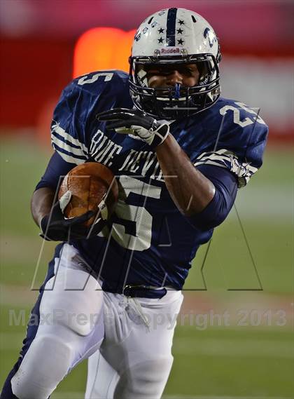 Thumbnail 3 in Huntington vs. Sayville (Section 11 Division 3 Final) photogallery.