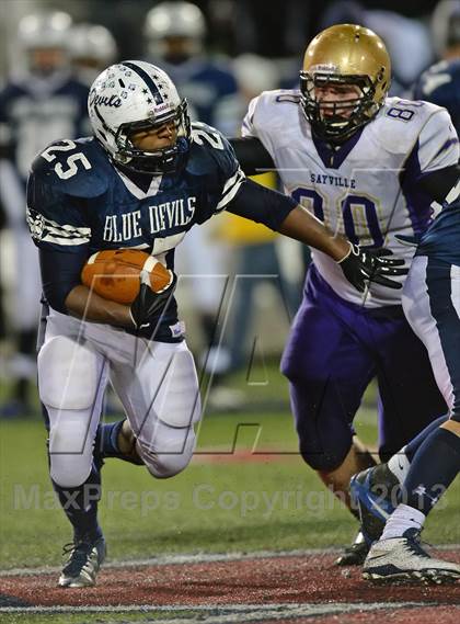 Thumbnail 2 in Huntington vs. Sayville (Section 11 Division 3 Final) photogallery.