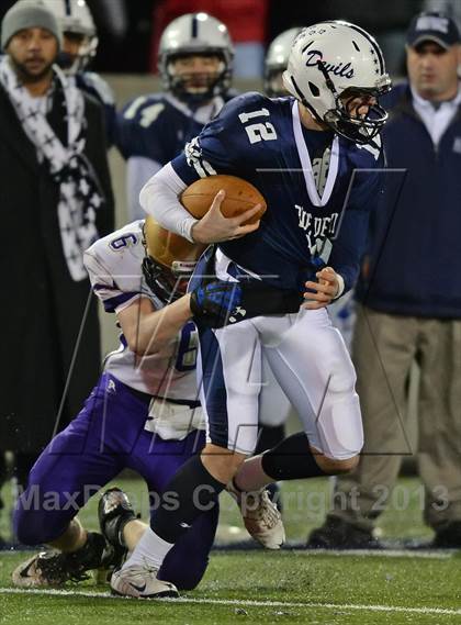 Thumbnail 2 in Huntington vs. Sayville (Section 11 Division 3 Final) photogallery.