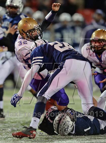 Thumbnail 2 in Huntington vs. Sayville (Section 11 Division 3 Final) photogallery.