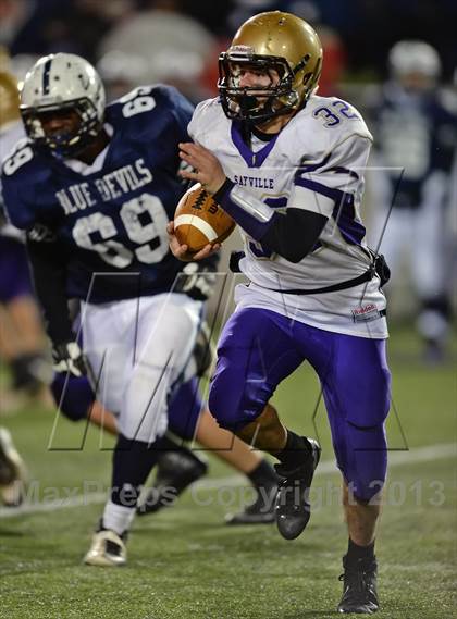 Thumbnail 1 in Huntington vs. Sayville (Section 11 Division 3 Final) photogallery.