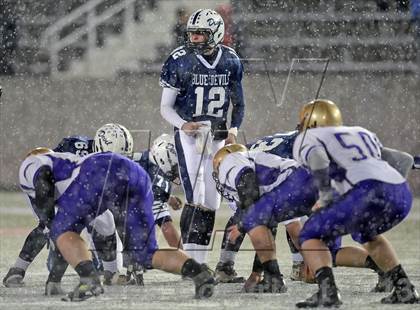 Thumbnail 1 in Huntington vs. Sayville (Section 11 Division 3 Final) photogallery.