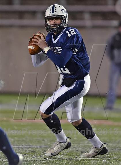 Thumbnail 1 in Huntington vs. Sayville (Section 11 Division 3 Final) photogallery.