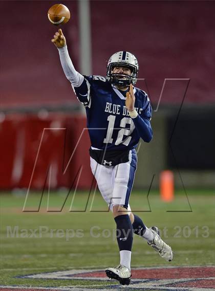 Thumbnail 3 in Huntington vs. Sayville (Section 11 Division 3 Final) photogallery.