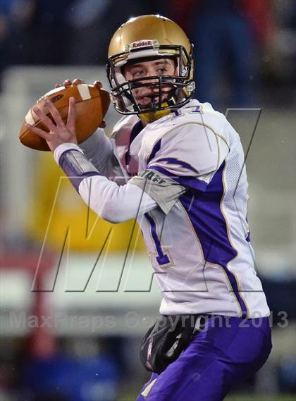 Thumbnail 1 in Huntington vs. Sayville (Section 11 Division 3 Final) photogallery.