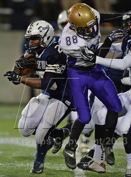 Thumbnail 2 in Huntington vs. Sayville (Section 11 Division 3 Final) photogallery.