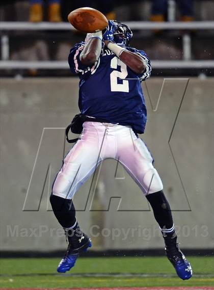 Thumbnail 3 in Huntington vs. Sayville (Section 11 Division 3 Final) photogallery.