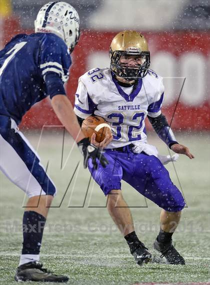 Thumbnail 3 in Huntington vs. Sayville (Section 11 Division 3 Final) photogallery.