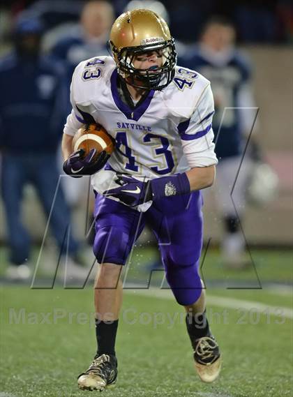 Thumbnail 1 in Huntington vs. Sayville (Section 11 Division 3 Final) photogallery.