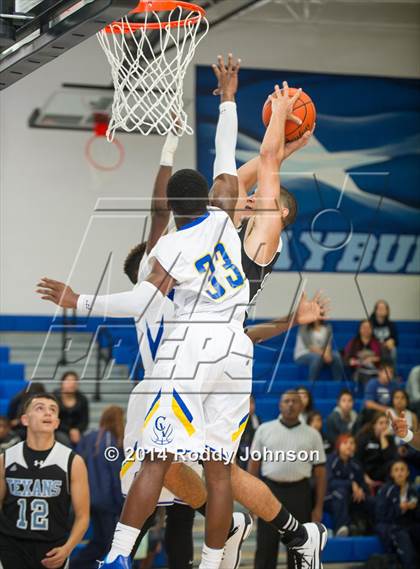 Thumbnail 3 in Sam Rayburn vs. Channelview (McDonald's Texas Invitational) photogallery.