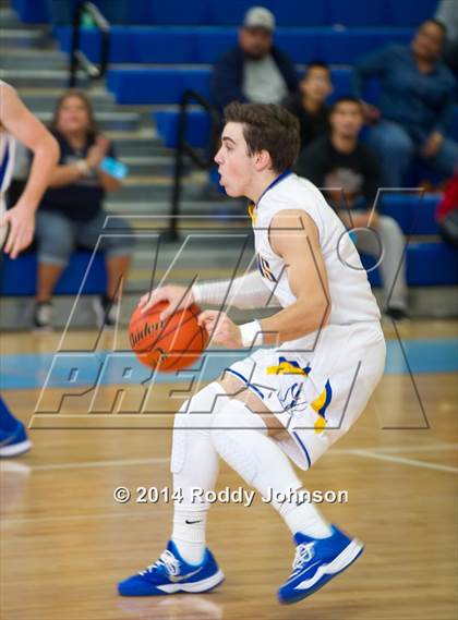 Thumbnail 3 in Sam Rayburn vs. Channelview (McDonald's Texas Invitational) photogallery.