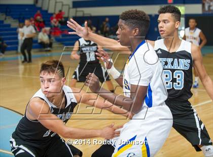 Thumbnail 2 in Sam Rayburn vs. Channelview (McDonald's Texas Invitational) photogallery.