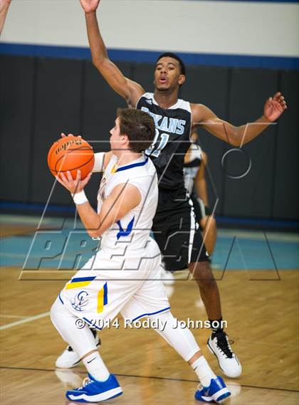 Thumbnail 2 in Sam Rayburn vs. Channelview (McDonald's Texas Invitational) photogallery.