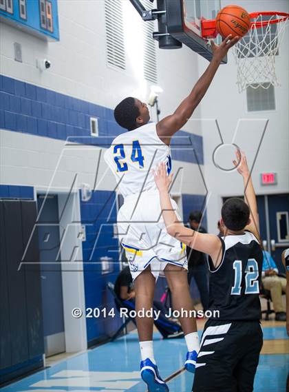 Thumbnail 2 in Sam Rayburn vs. Channelview (McDonald's Texas Invitational) photogallery.
