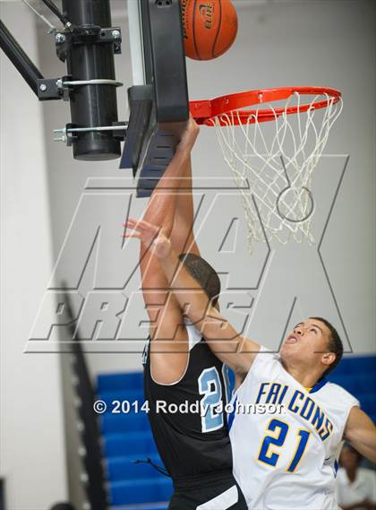 Thumbnail 3 in Sam Rayburn vs. Channelview (McDonald's Texas Invitational) photogallery.