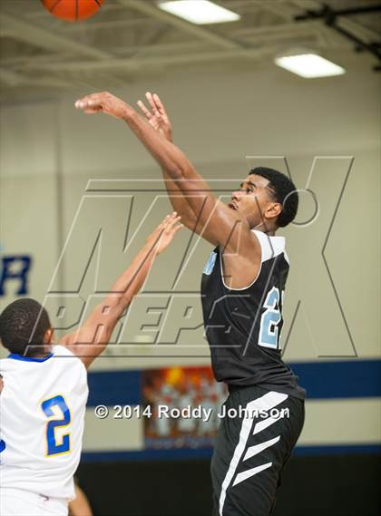 Thumbnail 3 in Sam Rayburn vs. Channelview (McDonald's Texas Invitational) photogallery.