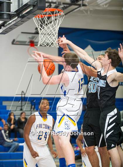 Thumbnail 2 in Sam Rayburn vs. Channelview (McDonald's Texas Invitational) photogallery.