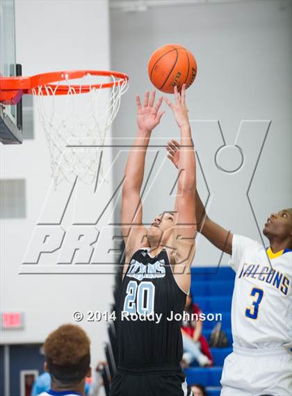 Thumbnail 2 in Sam Rayburn vs. Channelview (McDonald's Texas Invitational) photogallery.