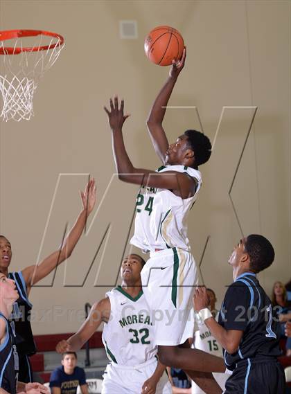 Thumbnail 1 in Moreau Catholic vs. Foothill (MaxPreps Holiday Classic) photogallery.