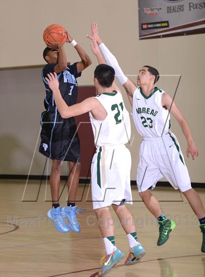 Thumbnail 3 in Moreau Catholic vs. Foothill (MaxPreps Holiday Classic) photogallery.