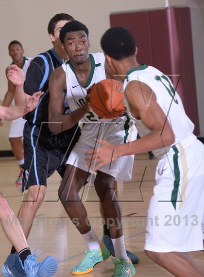 Thumbnail 2 in Moreau Catholic vs. Foothill (MaxPreps Holiday Classic) photogallery.