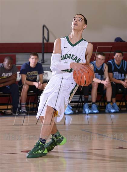 Thumbnail 3 in Moreau Catholic vs. Foothill (MaxPreps Holiday Classic) photogallery.