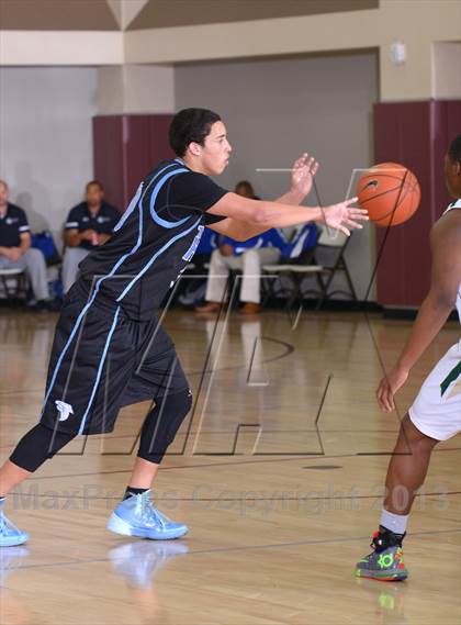 Thumbnail 3 in Moreau Catholic vs. Foothill (MaxPreps Holiday Classic) photogallery.