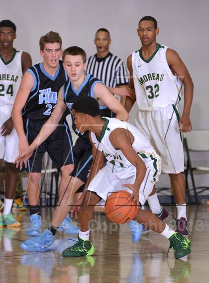 Thumbnail 3 in Moreau Catholic vs. Foothill (MaxPreps Holiday Classic) photogallery.