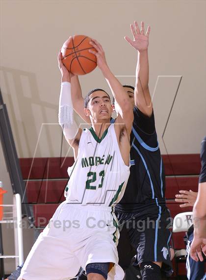 Thumbnail 3 in Moreau Catholic vs. Foothill (MaxPreps Holiday Classic) photogallery.