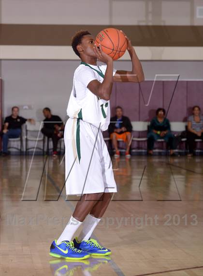 Thumbnail 3 in Moreau Catholic vs. Foothill (MaxPreps Holiday Classic) photogallery.