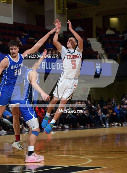 Thumbnail 2 in Haldane vs. Tuckahoe (NYSPHSAA  Section 1 Class C Final) photogallery.