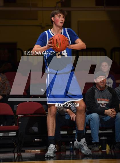 Thumbnail 1 in Haldane vs. Tuckahoe (NYSPHSAA  Section 1 Class C Final) photogallery.