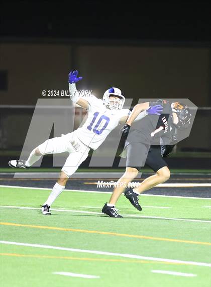 Thumbnail 1 in Grand Saline vs Joaquin photogallery.