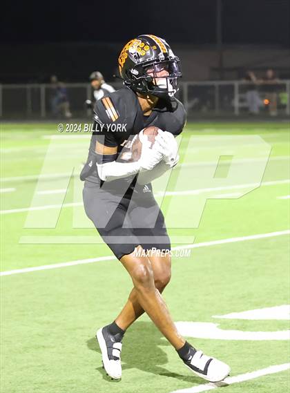 Thumbnail 1 in Grand Saline vs Joaquin photogallery.